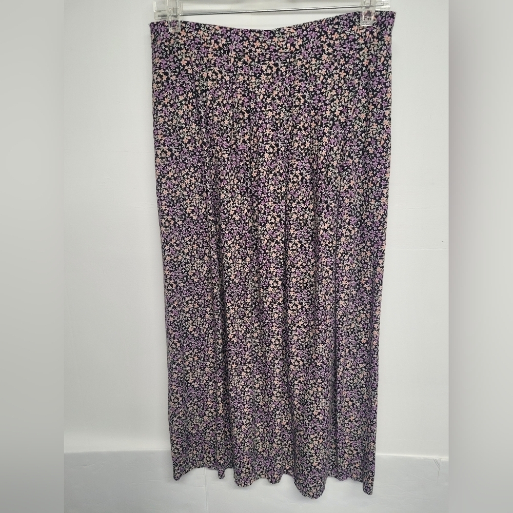 One Hanes Place Med Floral Skirt 100% Rayon Flowey
